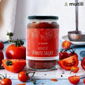 Mutili doğal domates salçası.